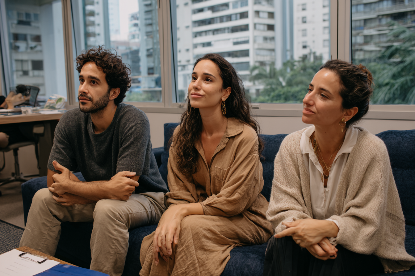 Clinicians rotating through therapist and partner roles during schema therapy for couples training in São Paulo.